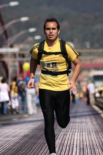 Atleta correndo no ritmo de maratona. (Isa Costa/CC)