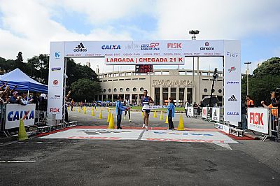 Giomar conquista a Meia Maratona de São Paulo. (Leo Shibuya/ZDL)